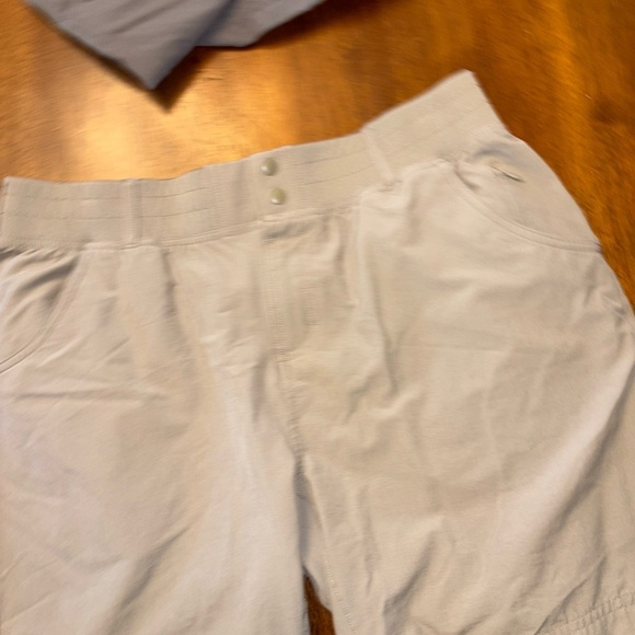 Simms Men's Light tan men’s fishing Shorts size large never worn - Picture 1 of 3
